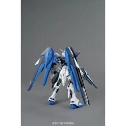 Bandai Freedom Gundam Version 2.0 (1/100 Scale) MG -Professional Model Toy Store freedom gundam mg 12