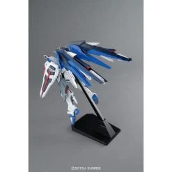 Bandai Freedom Gundam Version 2.0 (1/100 Scale) MG -Professional Model Toy Store freedom gundam mg 7